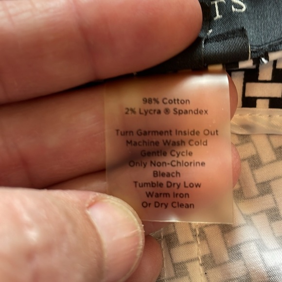 Women’s 22WP Talbots Black/White Basketweave Patterned Capris front pockets - Picture 3 of 10